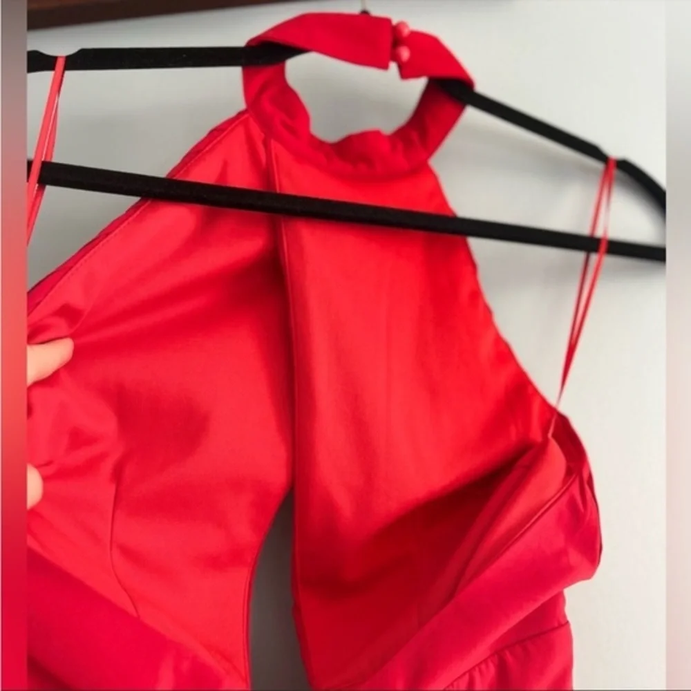 MISSGUIDED red dress - halter, keyhole top with pleated detail. A-line skirt - Picture 4 of 14